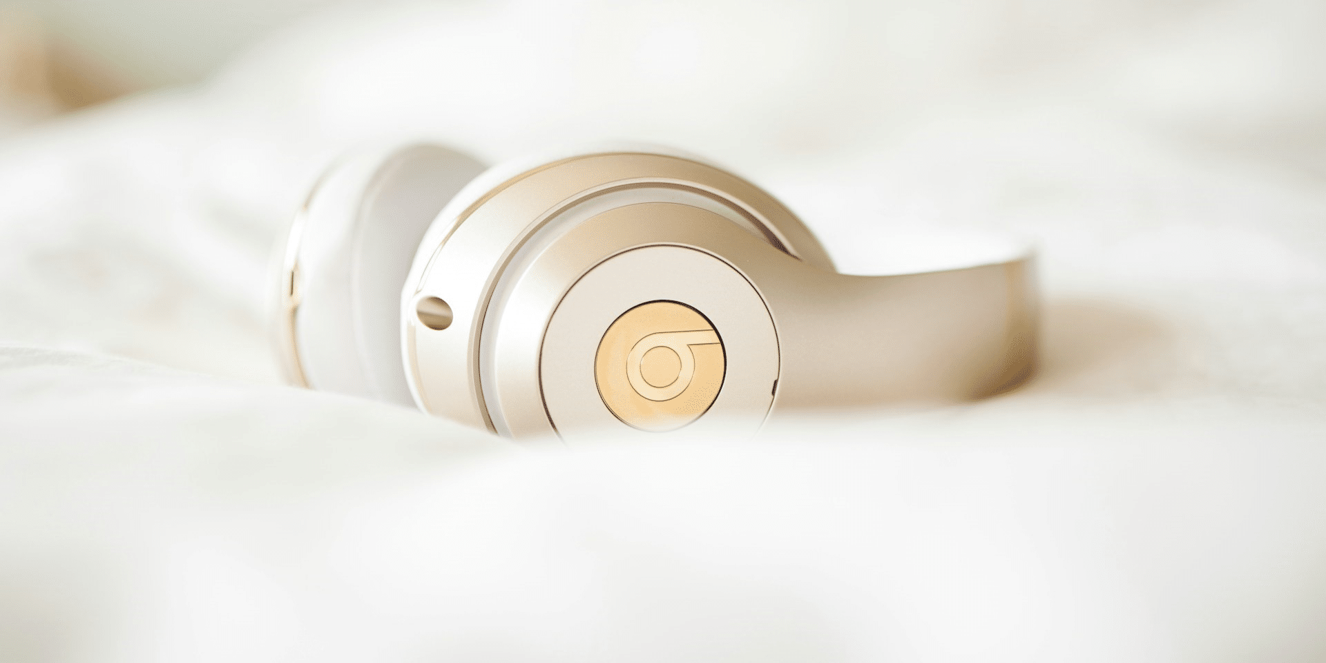 Exploring the Benefits of Wireless Headphones Over Wired Headphones