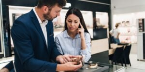 Gold and Silver Prices Fall as the U.S. Dollar Gets Stronger