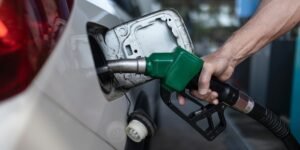 Oil Price Shock Reshapes Fed Rate Cut Outlook as Inflation Expectations Climb