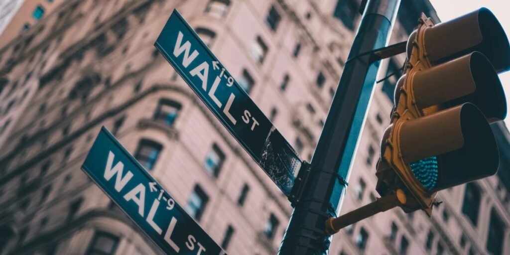 Wall Street Closes Lower as Treasury Yields Hit One-Year Highs Ahead of Nvidia Earnings
