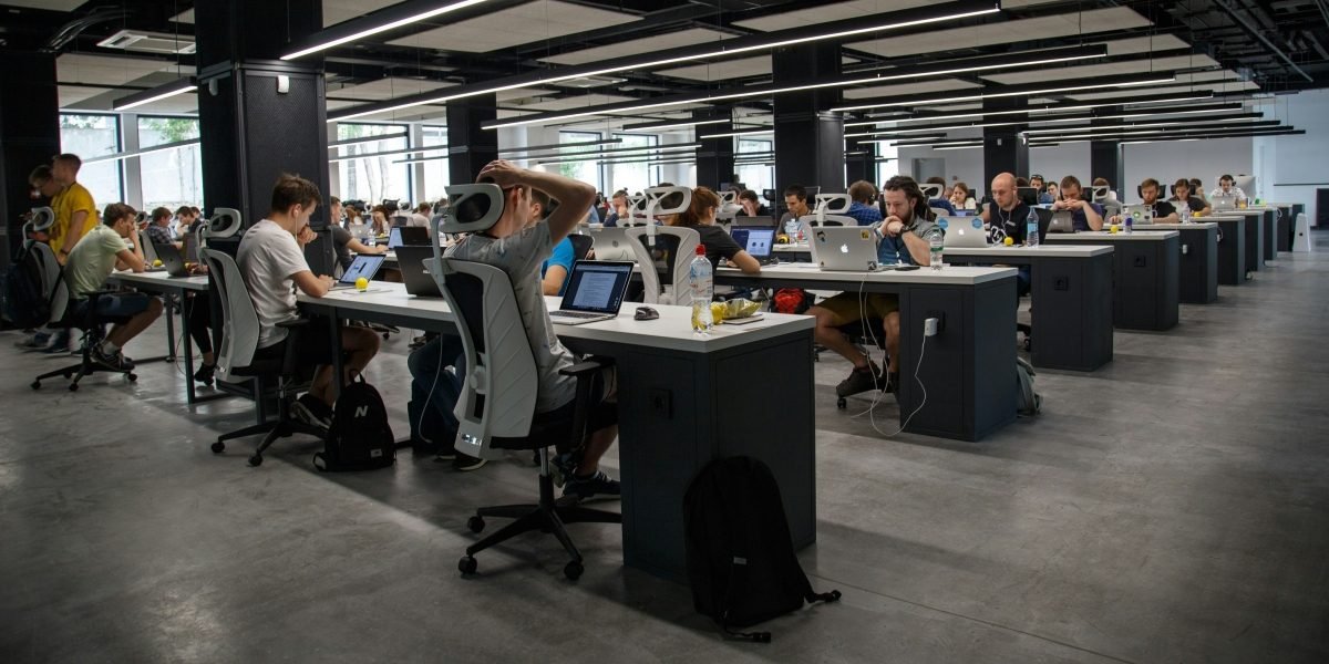 AI Euphoria Meets Reality Big Tech Stumbles, And Wall Street Finally Blinks