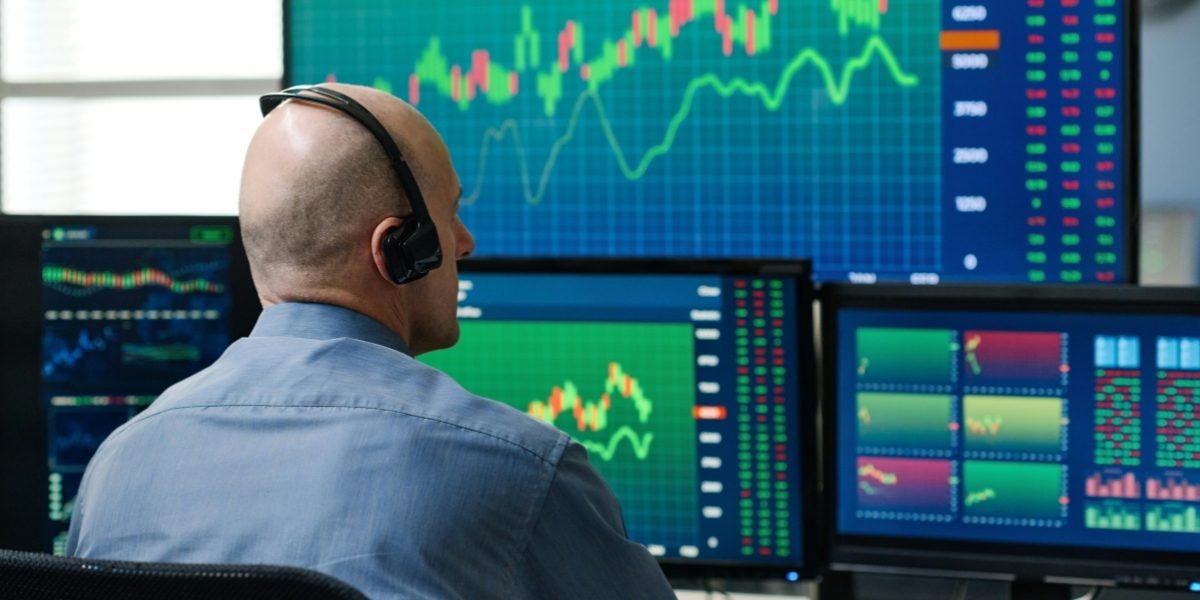 Growth Tech or Value? How Macro Uncertainty is Forcing Sector Rotation