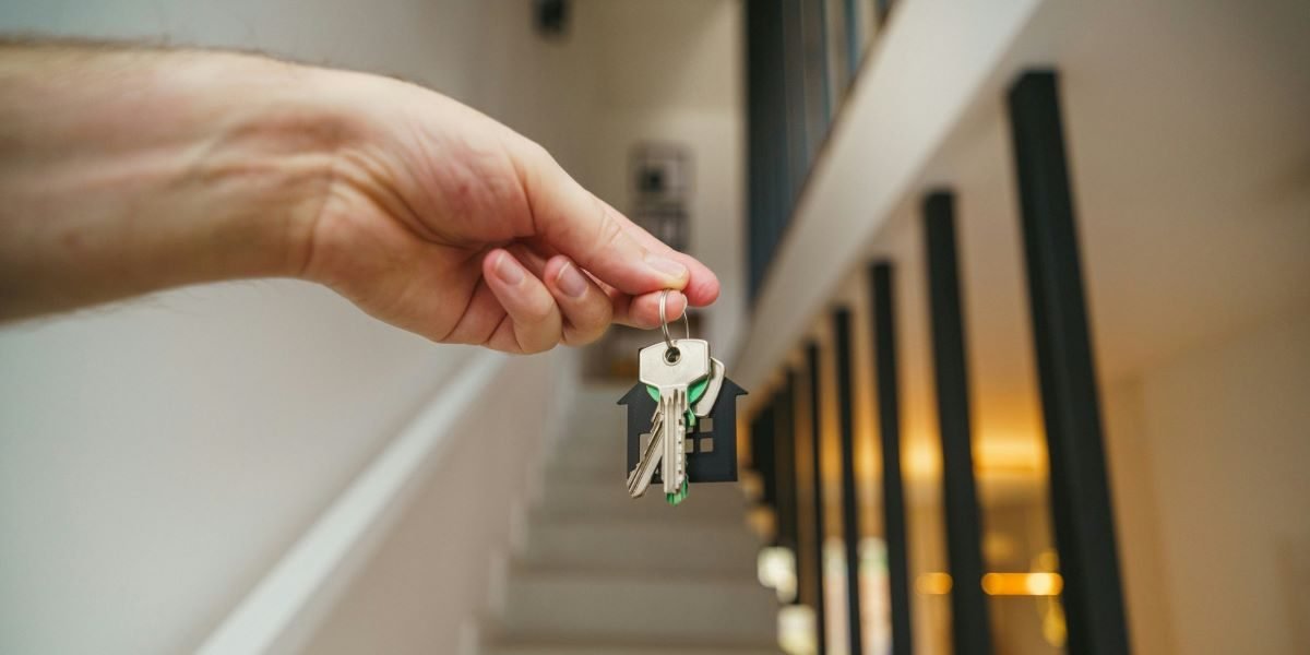 Mortgage Rates Top 7% for the First Time Since May 2024 as Applications Fall Again