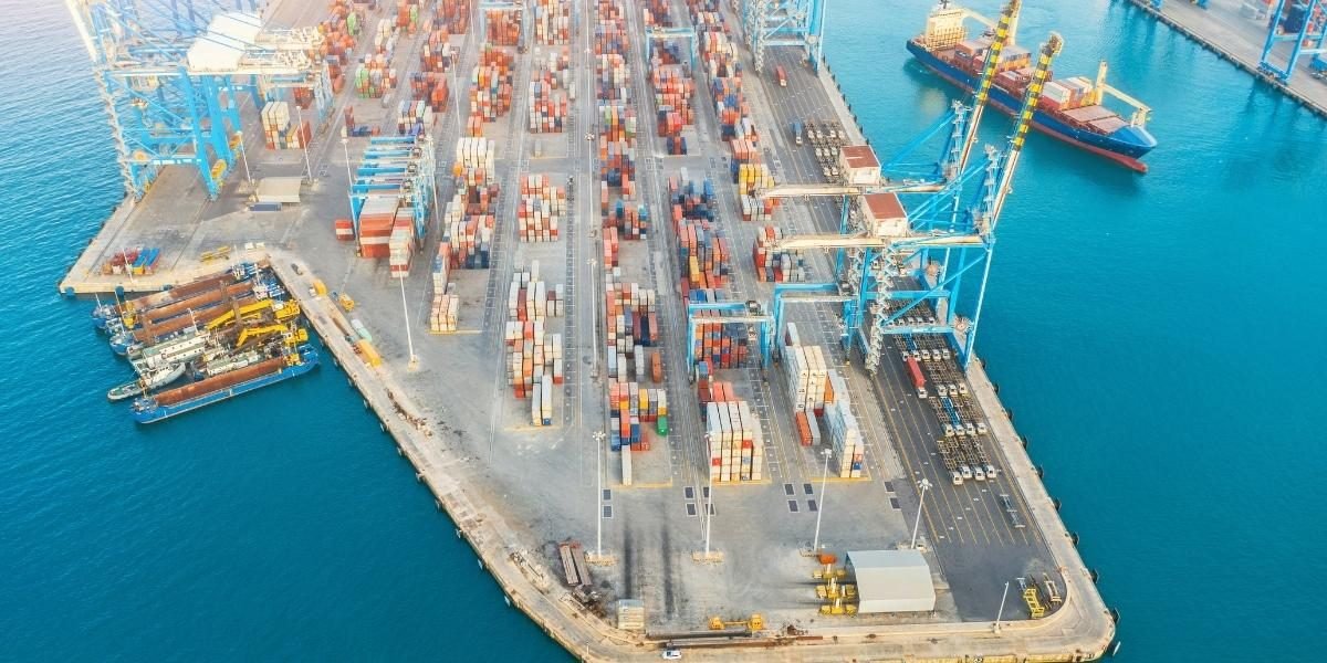 Port Fee Suspension: How the US-China Truce Impacts Shipping Costs & Investors