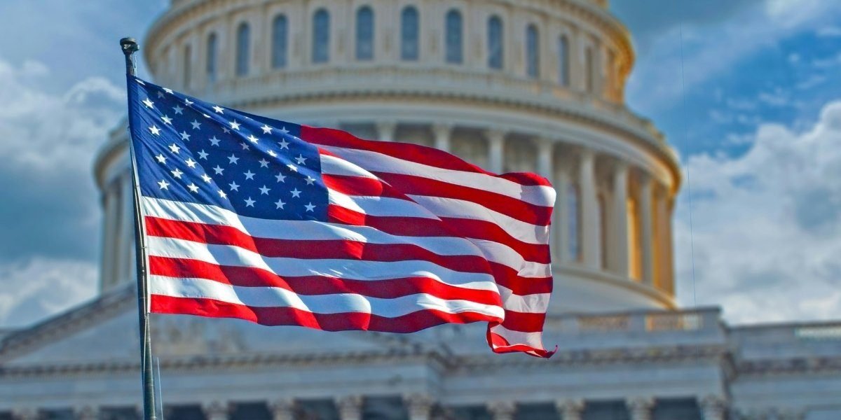 US Services Sector Hits 4-Month High Post-Shutdown as Manufacturing Eases